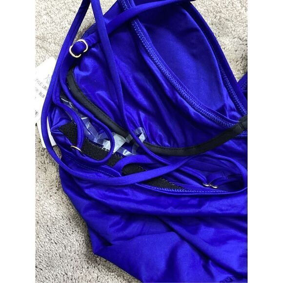 New. La Blanca Blue ruched V-neck underwire tankini set. Mixed sizes. 8-top/6-bo - Picture 7 of 10